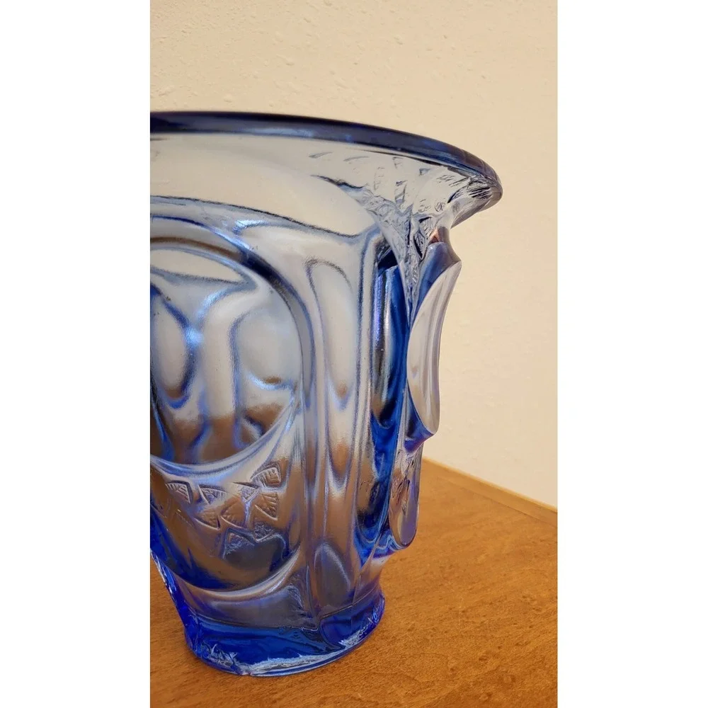 L.E. Smith Pressed Glass Cobalt Blue Etched Raised Floral Design 3D Footed Vase‎